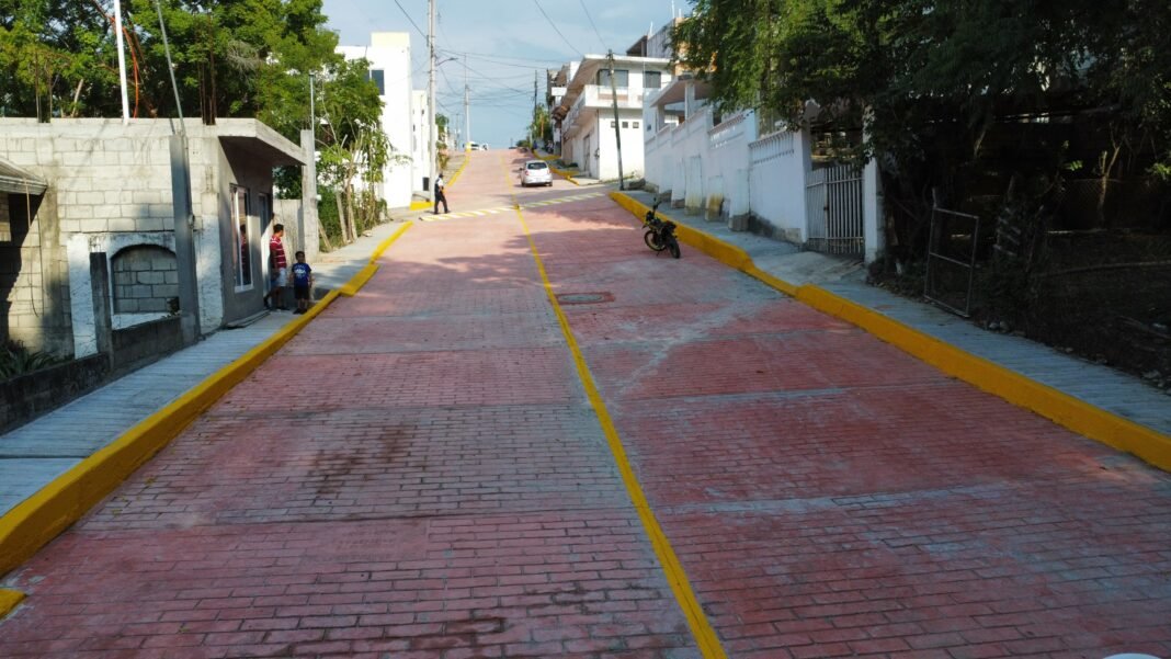 JÚBILO EN LA QUINTA COLÓN DE TEMPOAL, POR ENTREGA DE NUEVA OBRA