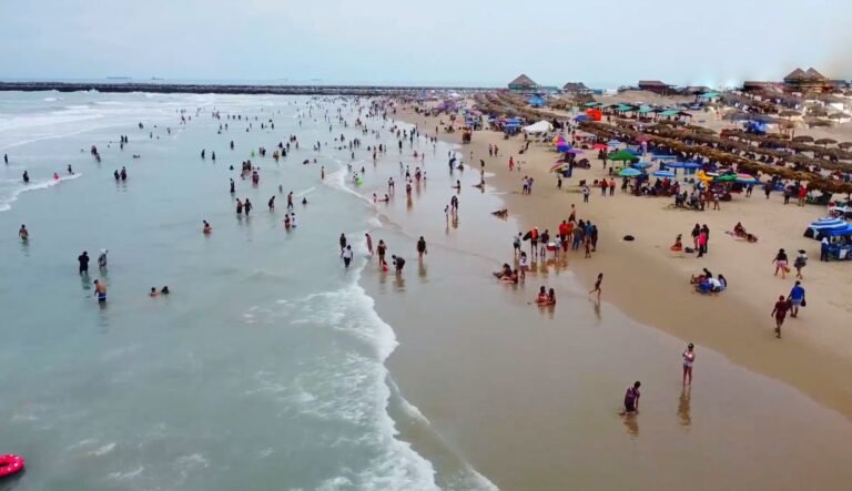 Turistas dejan derrama de 3 mil 406 mdp, durante el Verano 2023