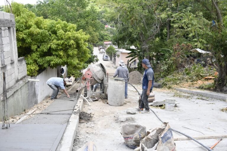 Mejoran la infraestructura urbana con pavimentación de calles