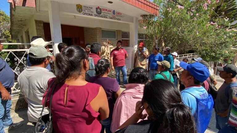 En Tantoyuca, exigen al jefe de oficina de la CAEV  se ponga a trabajar