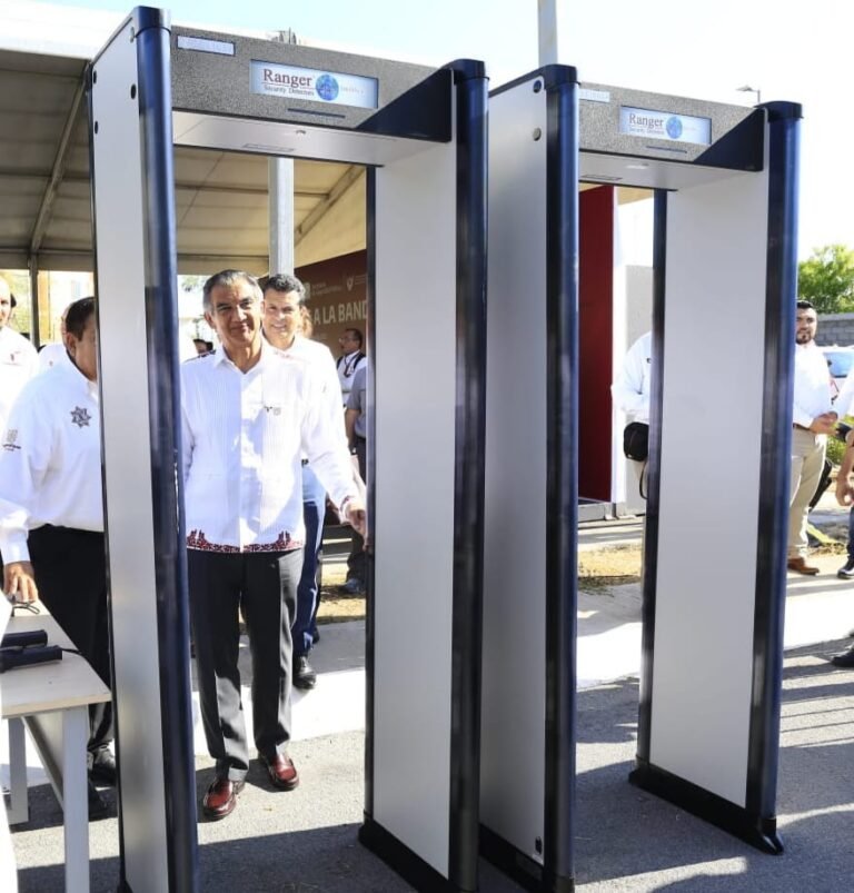 Entrega gobernador arcos detectores para reforzar seguridad en CEDES