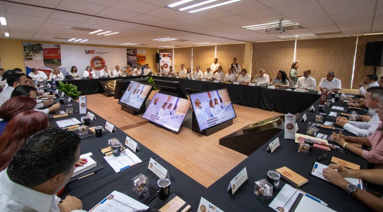 Rector y directores de la UAT evalúan programas institucionales