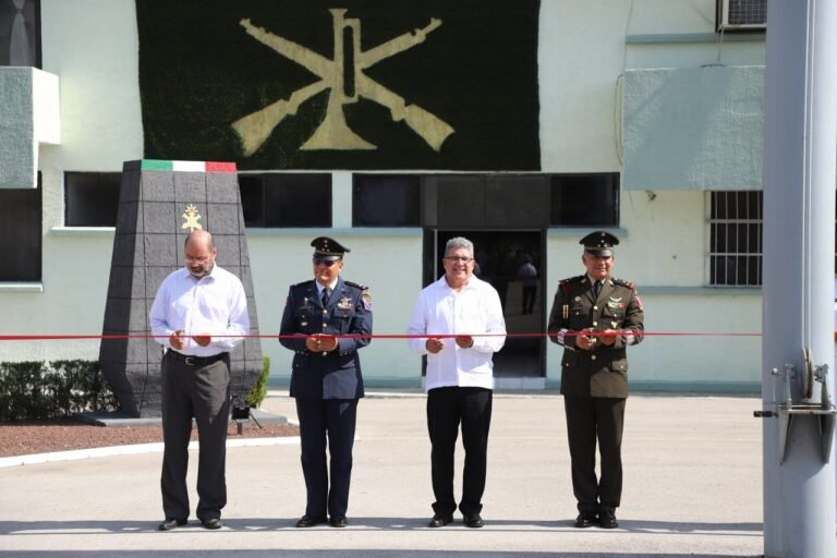 PARTICIPA AMM EN INAUGURACIÓN DE HEMICICLO A LOS NIÑOS HÉROES EN 15/o BATALLÓN DE INFANTERÍA