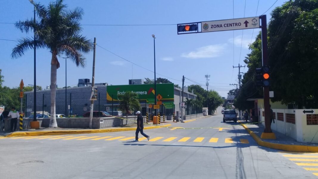 PIDE REGIDOR RESPETAR SEMÁFORO EN TRANSITADO CRUCERO DE PUEBLO VIEJO