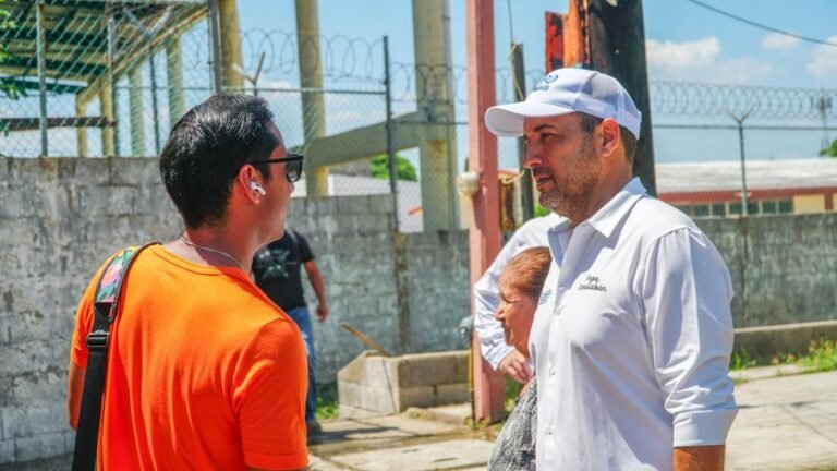 Intensificamos en Tampico limpieza de áreas verdes de escuelas : Pepe Schekaibán