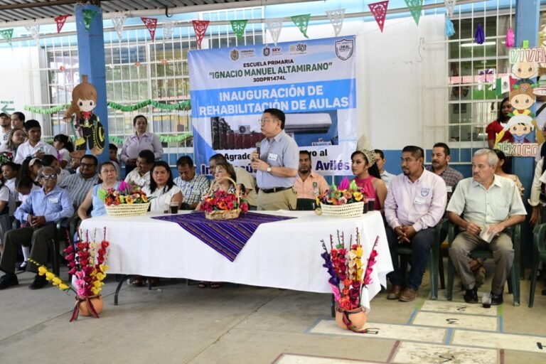 Inaugura JGA rehabilitación de aulas