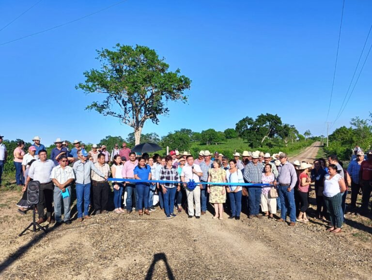 Imparable el mejoramiento de caminos rurales
