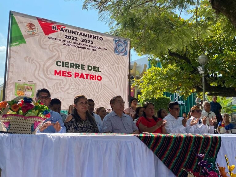 Con evento cívico concluye el mes patrio