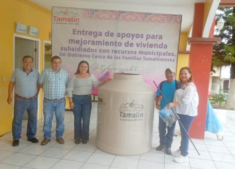 ENTREGA ERIKA BURGOS CENOBIO APOYOS A  LA VIVIENDA EN TAMALÍN