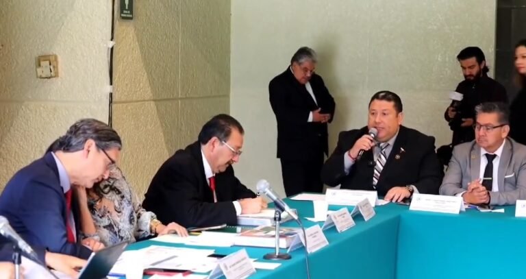 PIDEN QUE EL GOBIERNO FEDERAL REGRESE LAS BECAS PARA ESTUDIAR EN EL EXTRANJERO