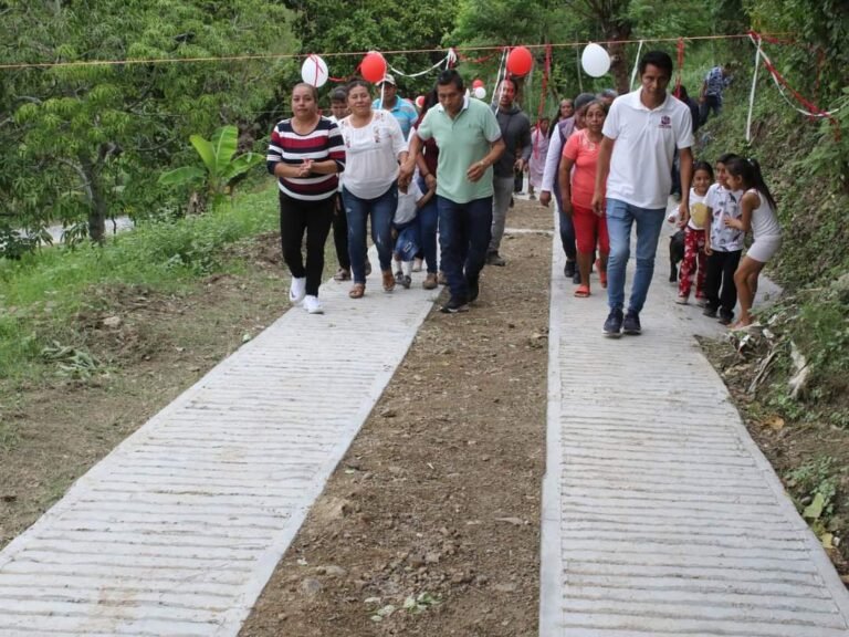 ENTREGA GABRIEL MORELOS FRANCISCO RODADAS DE CONCRETO EN MATA DE TAMPICO