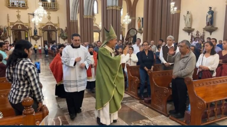 Tendamos la mano a damnificados de Guerrero con hechos no con palabras