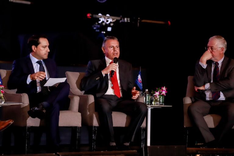 Expone Chucho Nader ventajas de Tampico en foro turístico nacional