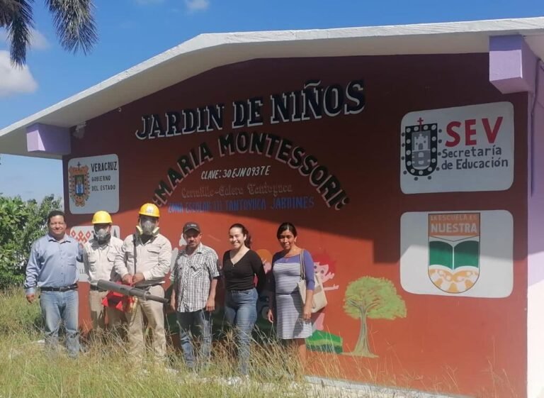 Fumigan y eliminan criaderos de moscos