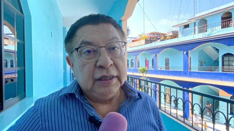 Desfilan alumnos de diferentes instituciones educativas