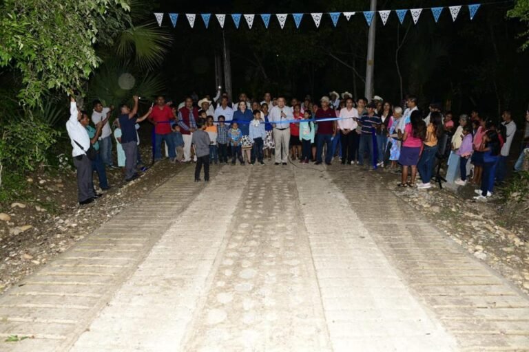 Rehabilita Ayuntamiento camino rural de xtle Blanco
