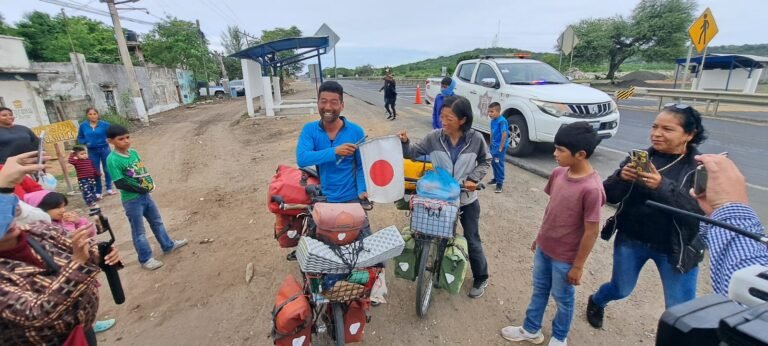 Japoneses recorren el continente americano en bicicleta