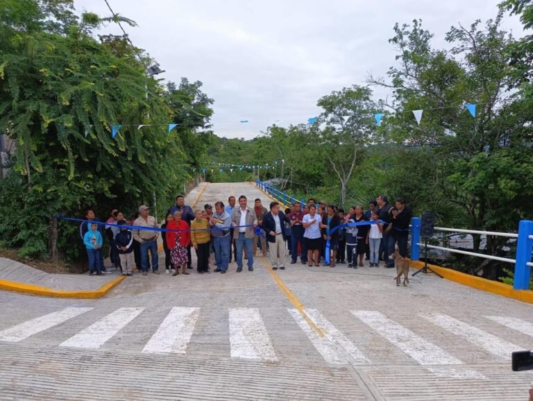 Inauguran pavimentación de calles en la colonia Cebadilla
