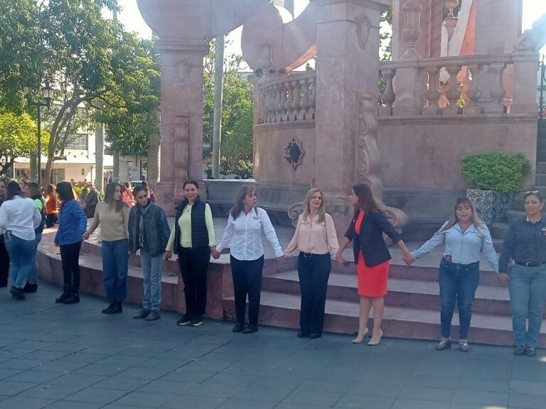 Encabeza Aída Feres Cadena de Sororidad Femenina