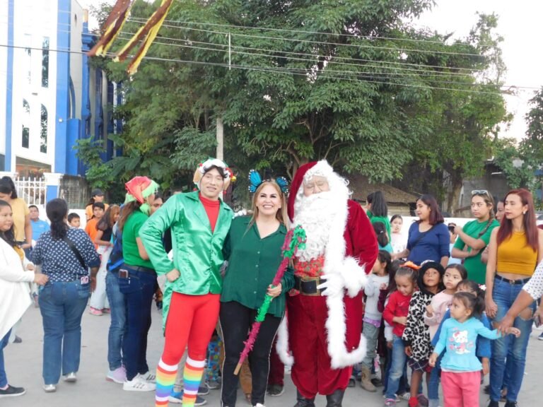 LLEVAN ALEGRÍA Y REGALOS A NIÑOS DE LA COLONIA HERNÁNDEZ OCHOA