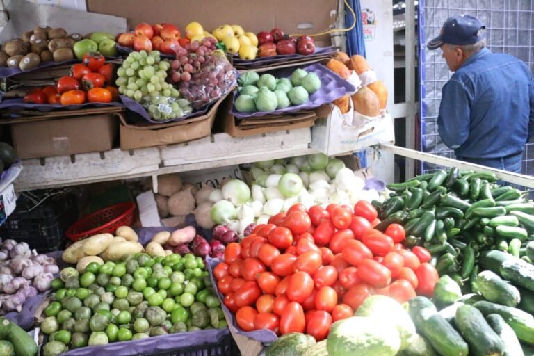 Economía familiar sufre fuerte golpe al incrementarse  la canasta basica en un 100%