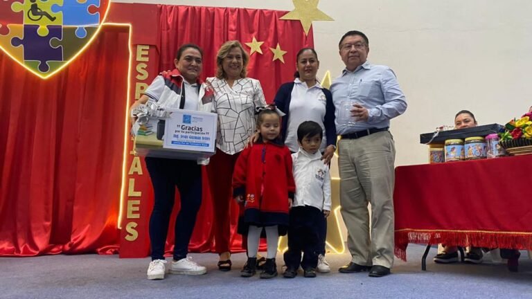 Entrega JGA apoyos a algunas escuelas