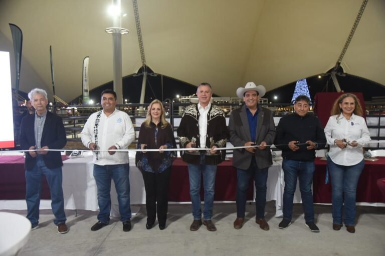 Inaugura Chucho Nader Expo Nacional Ganadera Suiz-Bú en la Gran Velaria de Tampico