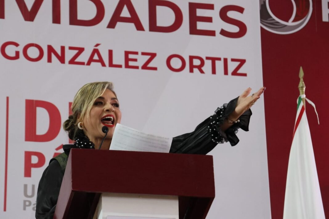 Maritza González Ortiz rinde su segundo informe de actividades del sistema DIF