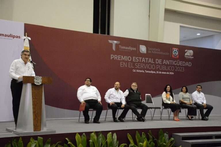 Anuncia Américo aumento del 20% a burócratas