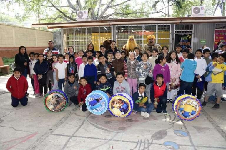 Llegan los Reyes Magos con grandes sorpresas a escuelas de la ciudad