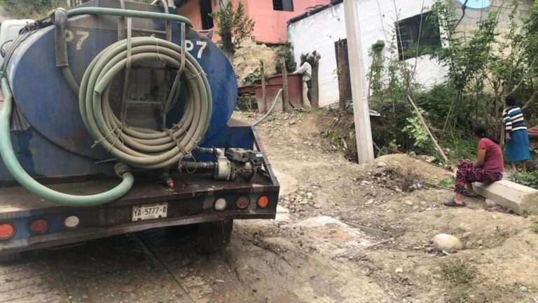 Ayuntamiento atiende solicitudes de agua de la ciudadanía