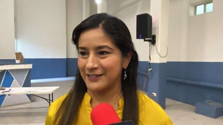 Autoridades municipales se reúne con representantes de escuelas