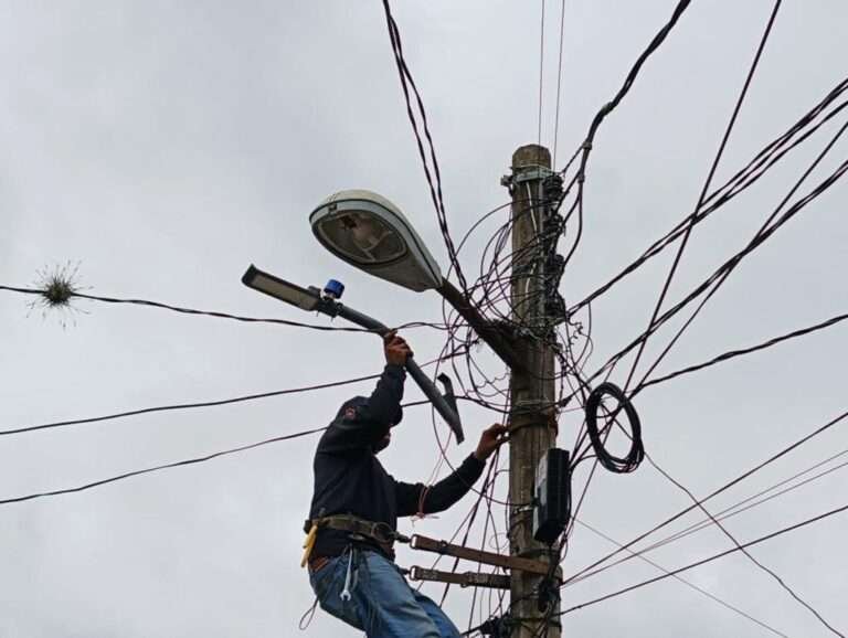 Se avanza en el mejoramiento del alumbrado público