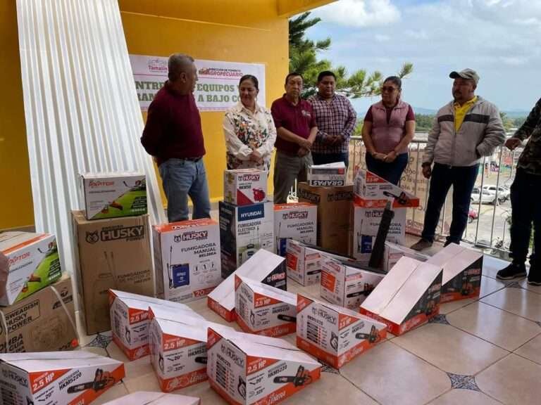 ENTREGO ERIKA BURGOS EQUIPOS Y HERRAMIENTAS A PRODUCTORES DE TAMALÍN