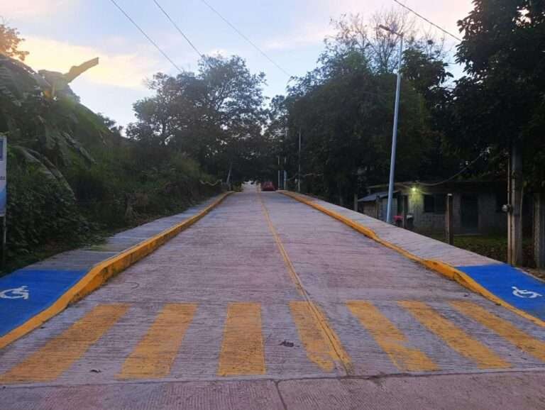 Gobierno municipal trabaja con hechos al pavimentar calles