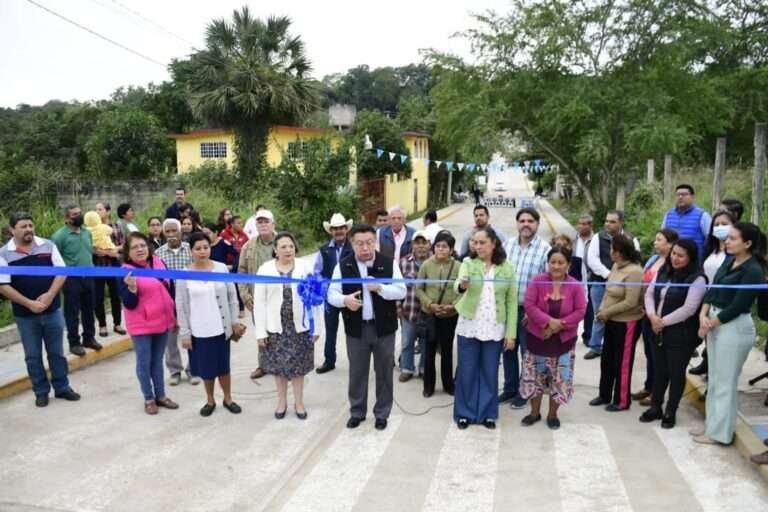Entrega JGA pavimentación de calle en la Santa Fe