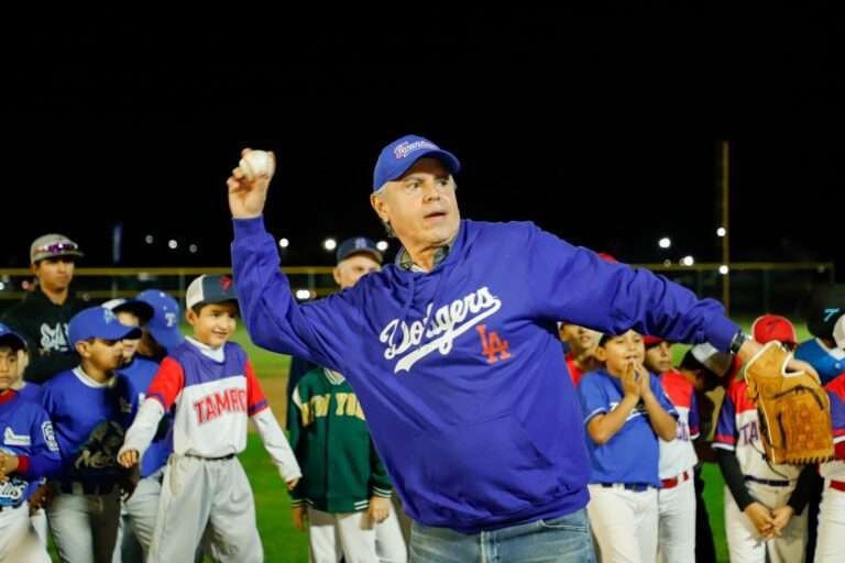 Inaugura Chucho Nader Moderno Sistema de Alumbrado en el Parque de Beisbol Ángel Castro de la Ciudad Deportiva