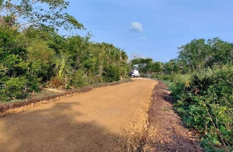 Mejoran camino rural que conduce a Mincuiní