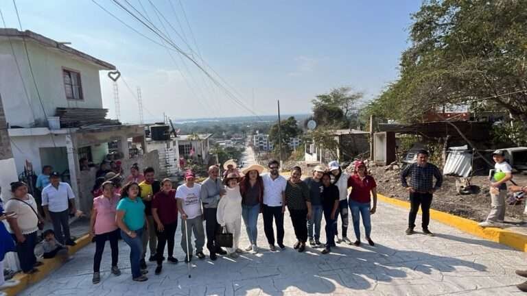 CUMPLE VALERIA NIETO REYNOSO CON ENTREGA DE OBRAS DE PAVIMENTACIÓN 