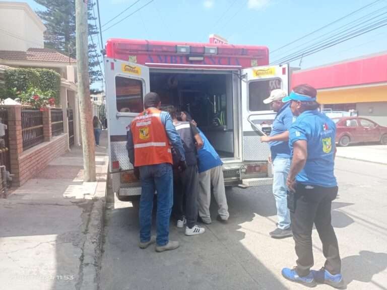 Trasladan a hombre con gigantismo a clínica para ser operado de la cadera