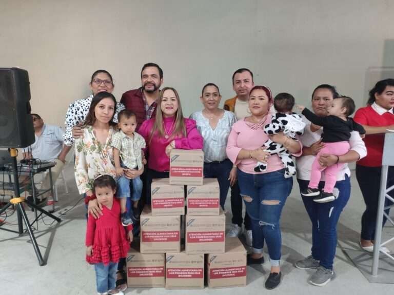 ENTREGAN APOYO ALIMENTARIO A MADRES SOLTERAS EN EL HIGO