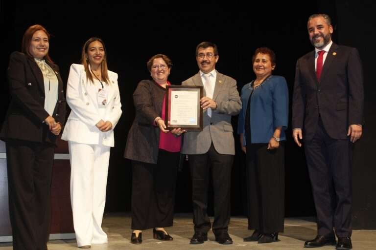 Recibe la UAT reconocimientos a la calidad educativa