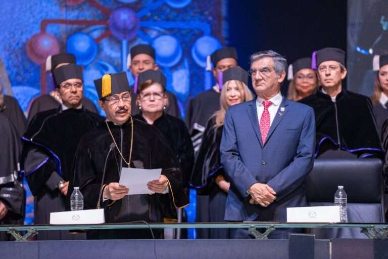 Dámaso Anaya rinde juramento como rector de la UAT ante la asamblea universitaria