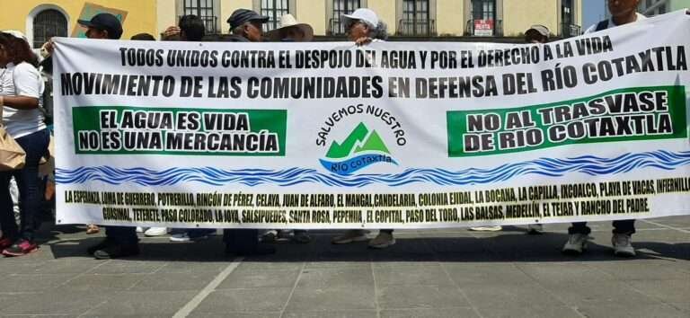 Activistas xalapeños marchan en defensa del agua; exigen a los Ayuntamientos a trabajar coordinadamente en la gestión del recurso