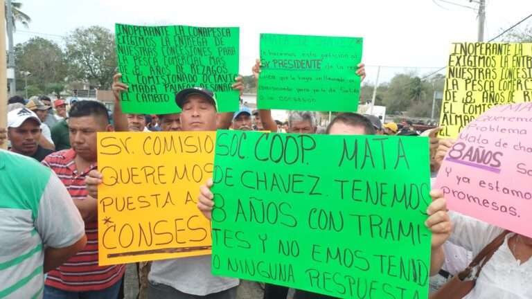 Pescadores bloquean libramiento de Pueblo Viejo por incumplimiento de autoridades de Conapesca