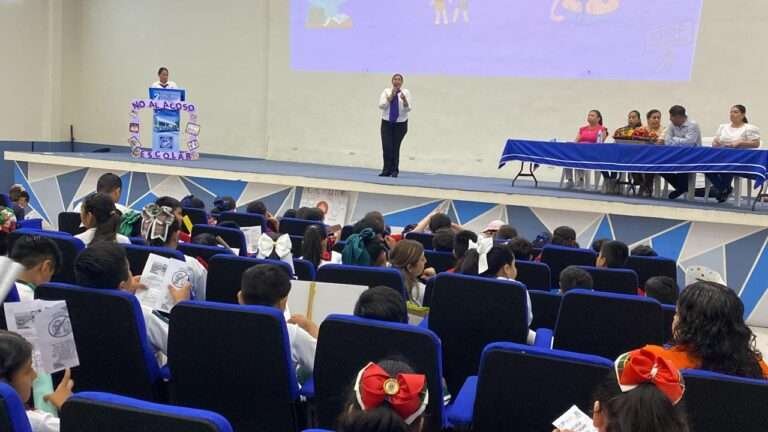 Marchan alumnos contra el acoso escolar