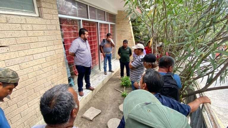 Exigen agua vecinos de Pensador Mexicano