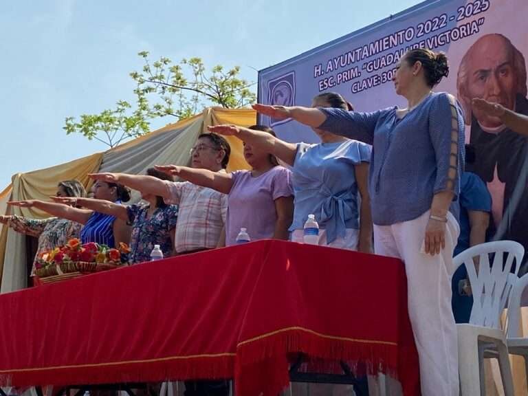 Realizan acto cívico en el natalicio  de Miguel Hidalgo y Costilla