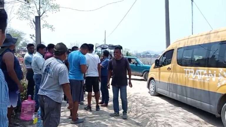 Tratan invade ruta y es bloqueado por el mixto rural