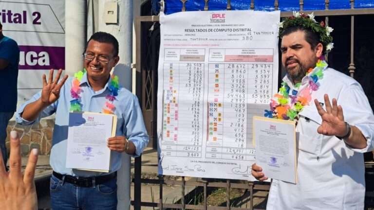 Recibe Roberto San Román constancia de mayoría de votos